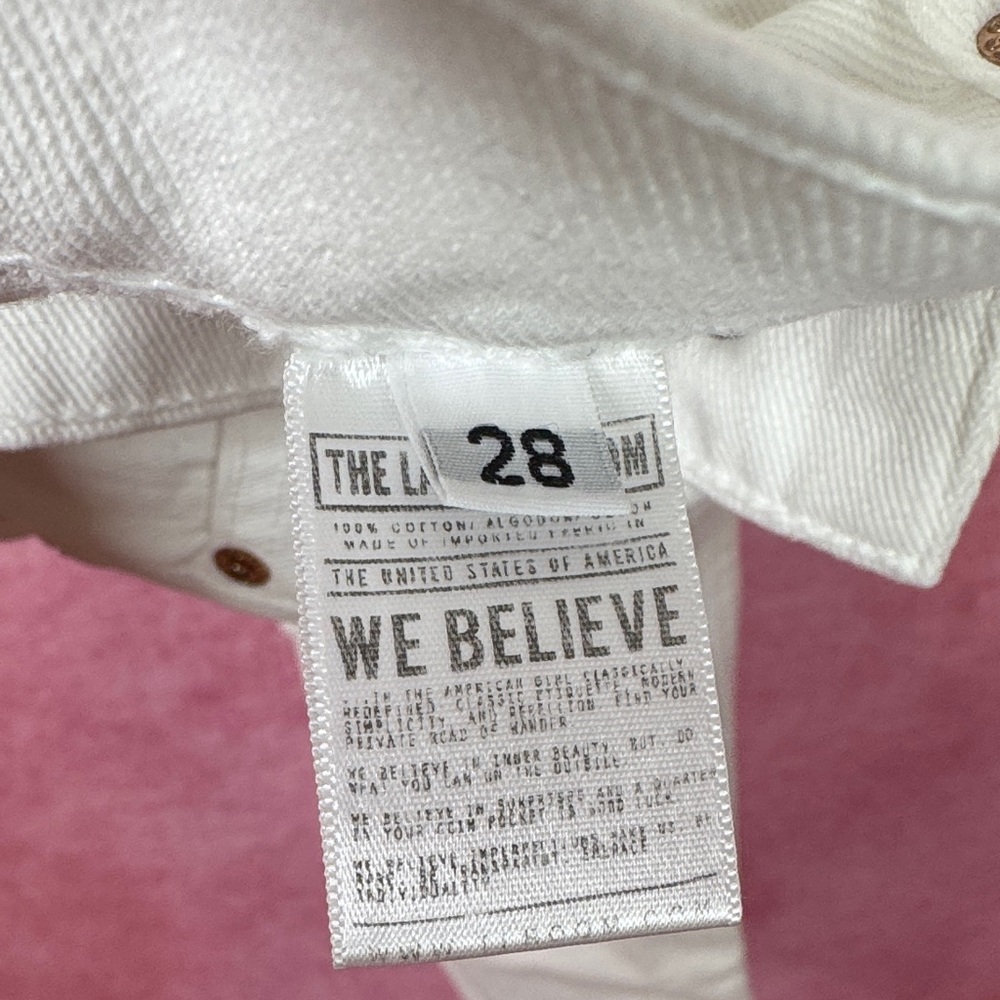 145. The Laundry Room California Distressed White Jeans Size 28 NWOT - Picture 5 of 6